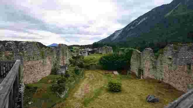 Plainburg-Ruine, Innenhof 