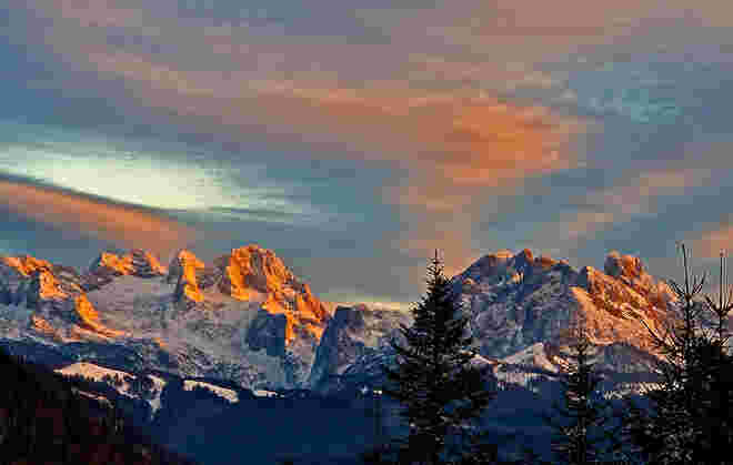 Bergwelt im Hintergrund 