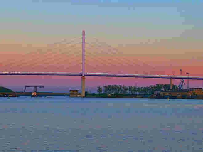 Rügenbrücke im Abendrot
