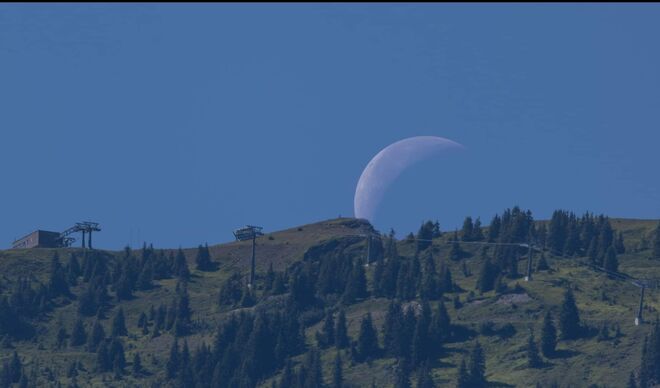 Sichelmond über der Schmittenhöhe 