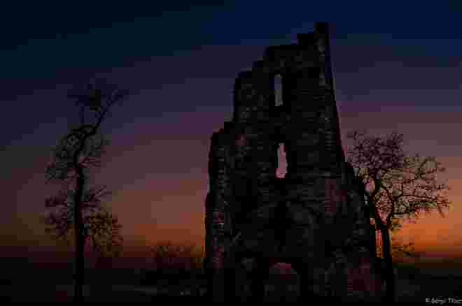 Ruine in der Abenddämmerung