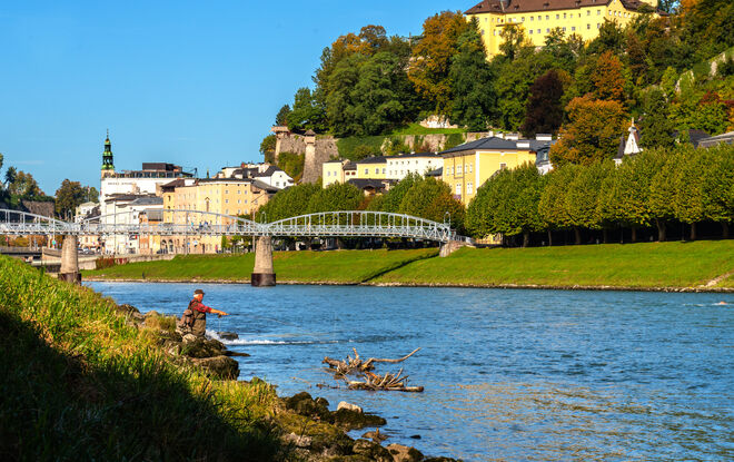 Der Gebirgsfluß in der Stadt