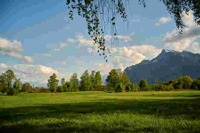 Kirchturm der Pfarrkirche Leopldskron - Moos