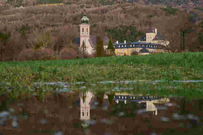 Pfarrkirche und Schloss Aigen
