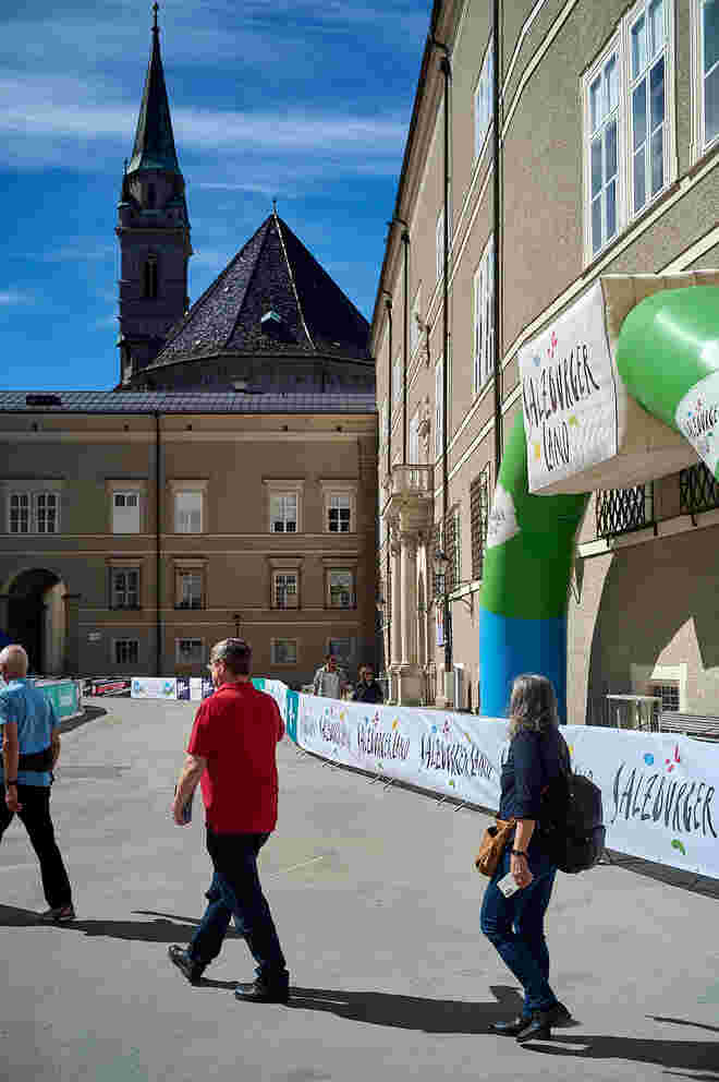 Über den Domplatz wandern 2