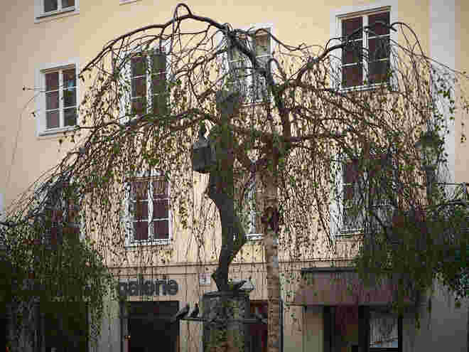 Papageno auf dem gleichnamigen Brunnen