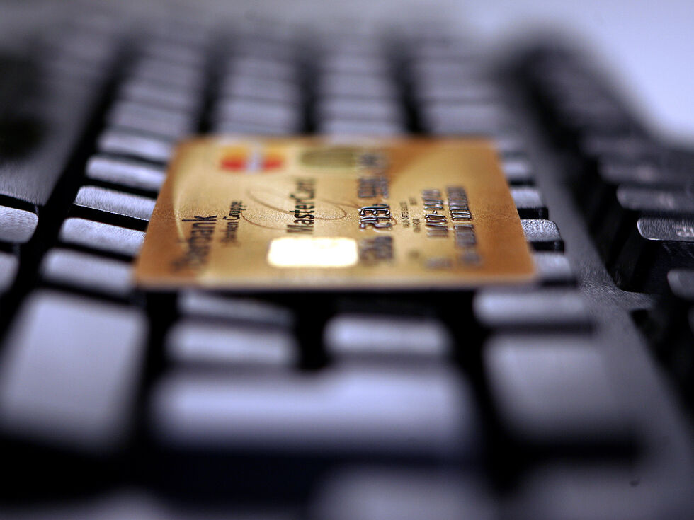 Prevarantje na spletu ogoljufali žensko iz Pongaua za 25.000 evrov