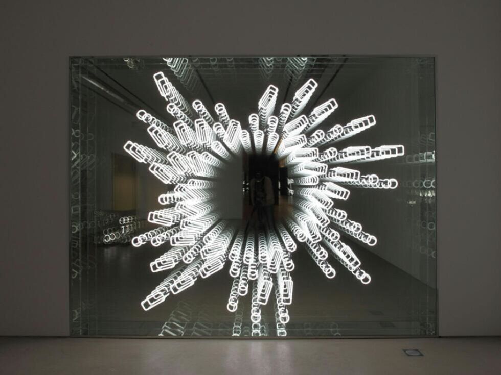 Albertina würdigt Brigitte Kowanz mit Blick ins Unendliche