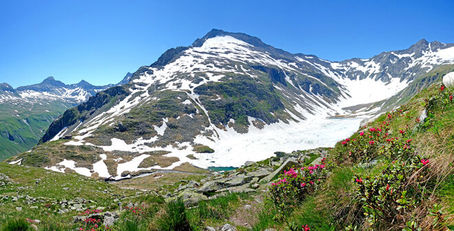 Die Neue Fürther Hütte liegt romantisch am Kratzbergsee.