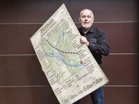 Alter Wegweiser durch Hallein am Dachboden aufgetaucht: Wo stand diese Alpenvereinstafel vor 70 Jahren?