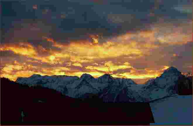 Am Horizont loderte ein Abendfeuer