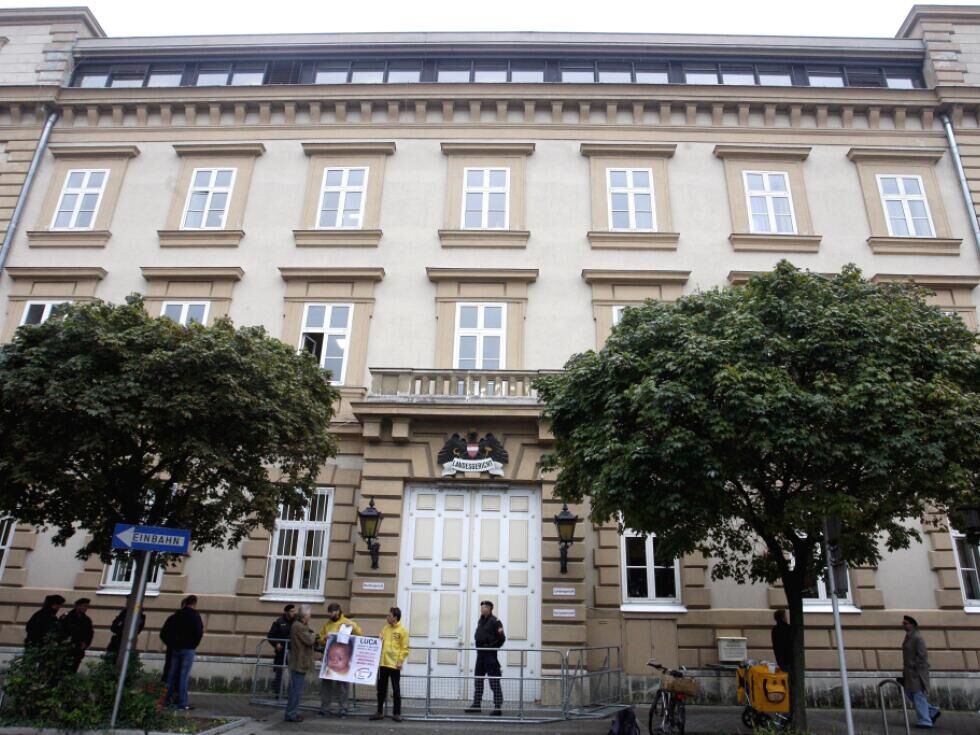 Obtožnica zoper moškega, ki naj bi leta 2014 omamil in posilil partnerko