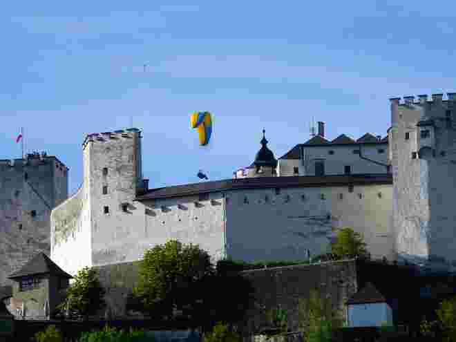 Auf dem fliegenden Thron