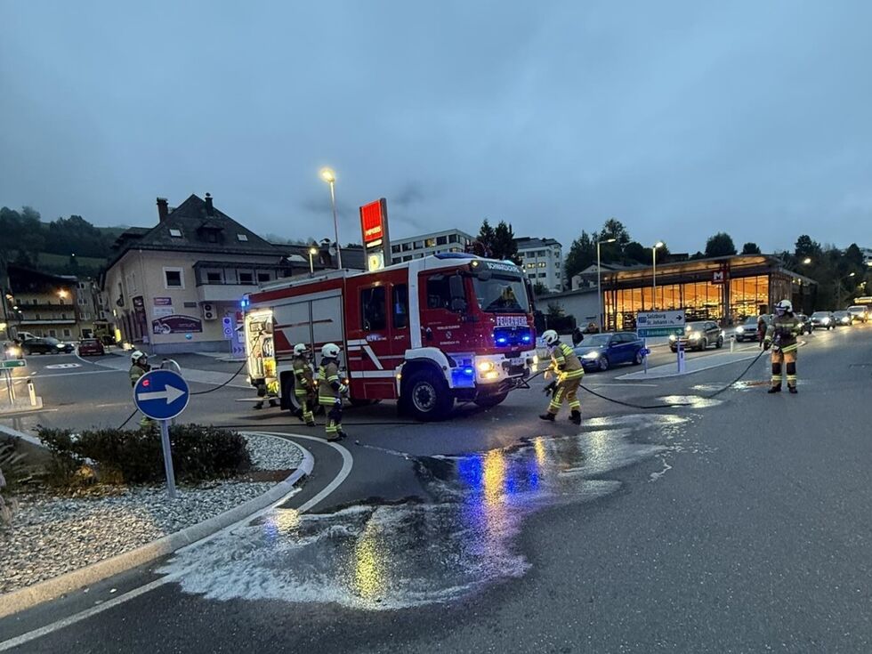 81-jähriger Radfahrer stirbt nach Unfall in Schwarzach: Im Kreisverkehr von Auto gerammt