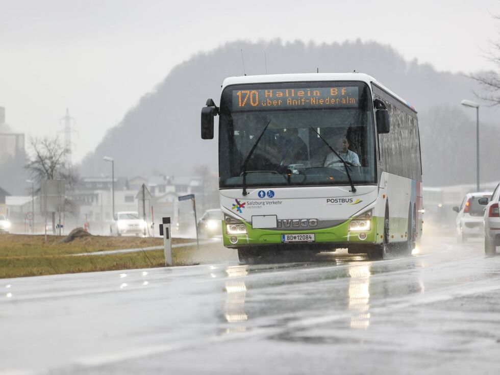 Autofahrerin bei Auffahrunfall mit Bus in Nußdorf verletzt