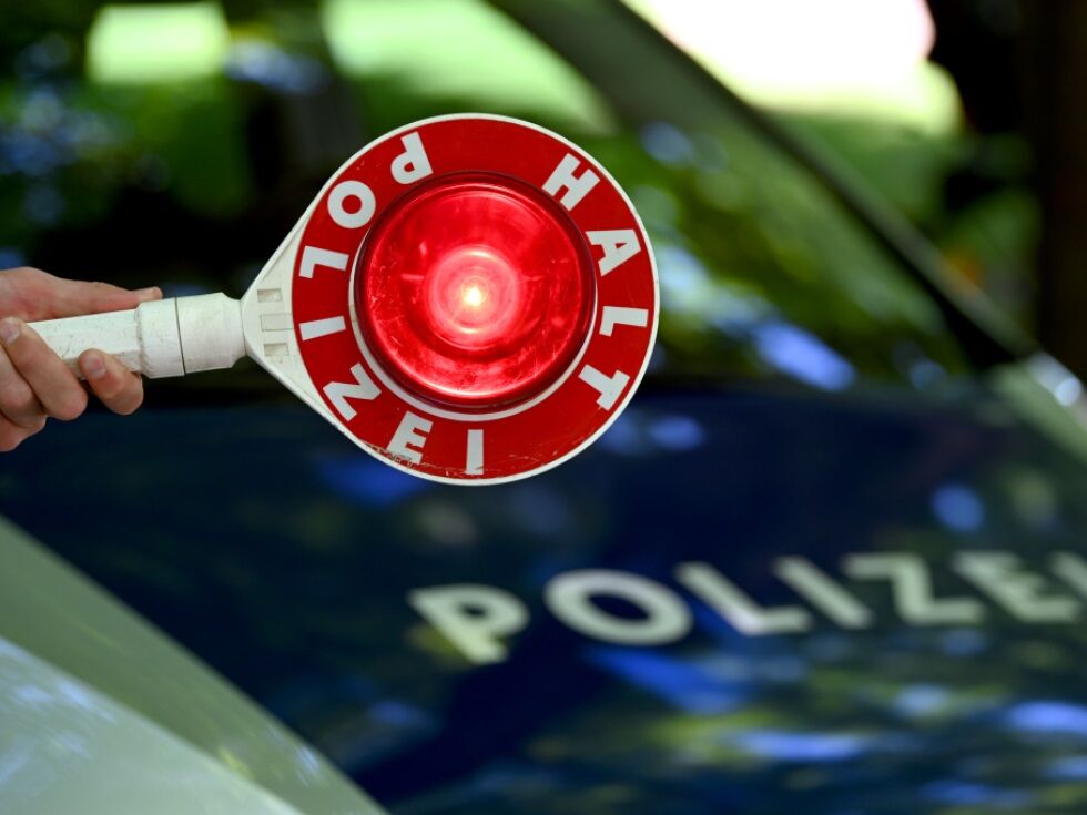 Autolenker in Wien hatte Drogen und viel Geld im Kofferraum