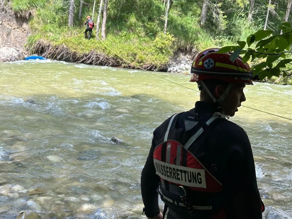 Begleiter retteten Kajakfahrerin aus der Lammer − abgetriebenes Kajak wurde von Wasserrettung geborgen