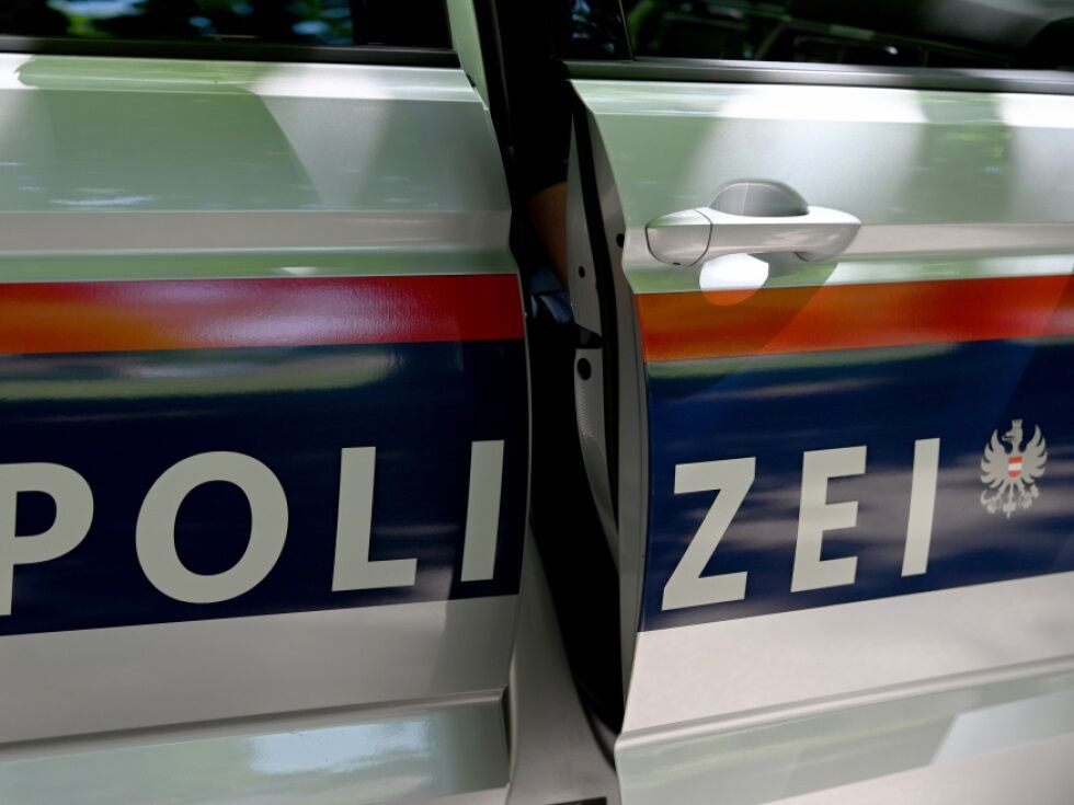 V Hörbranzu pijan voznik z Jaguarjem trčil v hišo