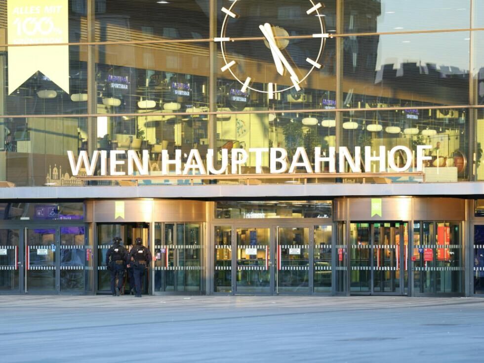 Bewährungsstrafe für Frau, die Passanten mit Messer bedrohte