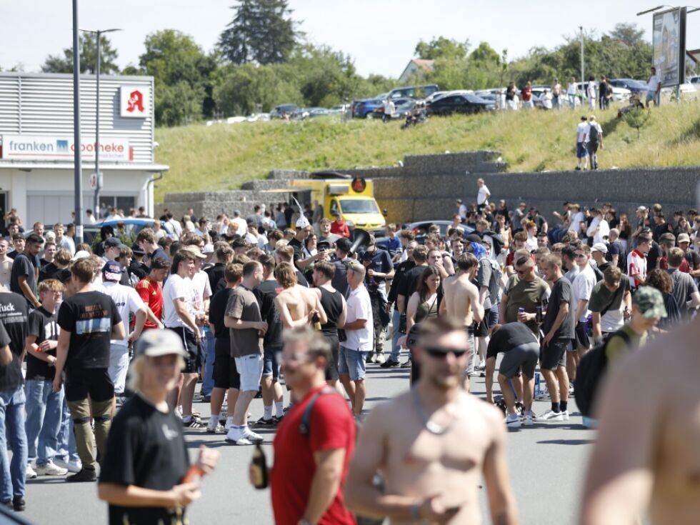 Bis zu 4.000 Menschen in früherem Wohnort von "Drachenlord"