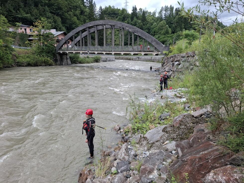 Na Salzachu pri Taxenbachu se je prevrnil raft, posredovala je vodna reševalna služba