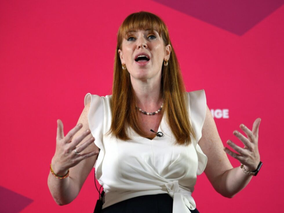 Britische Vizepremierministerin tritt in Steueraffäre zurück