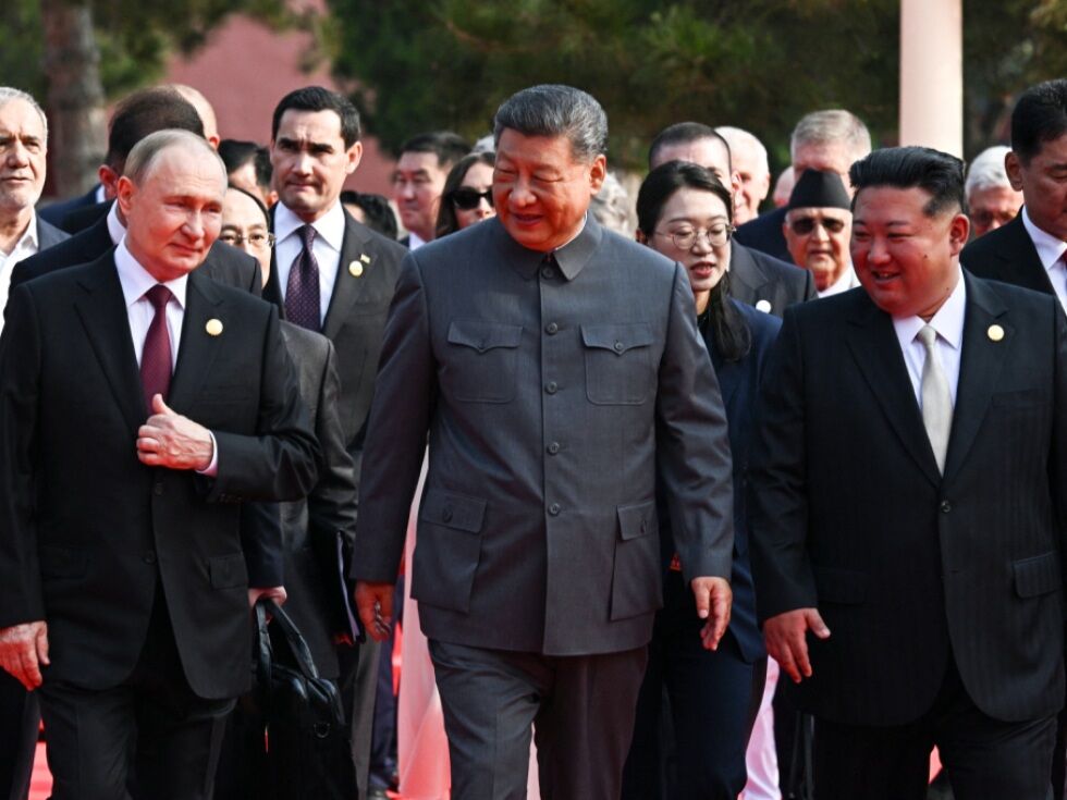 Chinas Xi feiert mit Kim und Putin Militärparade in Peking