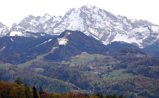 dahinter der mächtige Bruder 