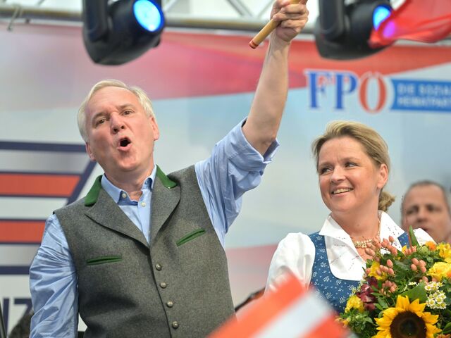 &#8222;Die Wahrscheinlichkeit, dass ich als Präsident die Regierung entlassen würde, liegt auf jeden Fall höher als 50 Prozent.&#8220; &#8211; Walter Rosenkranz hat keine Freude mit der aktuellen Regierung.  