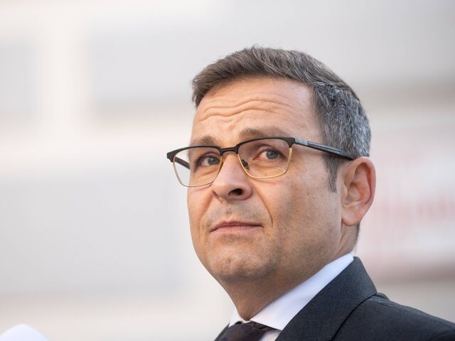 &#8222;Nachdem ich bei null starte, ist selbst eine Stimme schon ein Erfolg.&#8220; &#8211; Gerald Grosz bleibt beim Legen der Erfolgslatte ähnlich tief wie bei seinen Wahlkampfsagern, träumt aber intensiv von einer Stichwahl.   