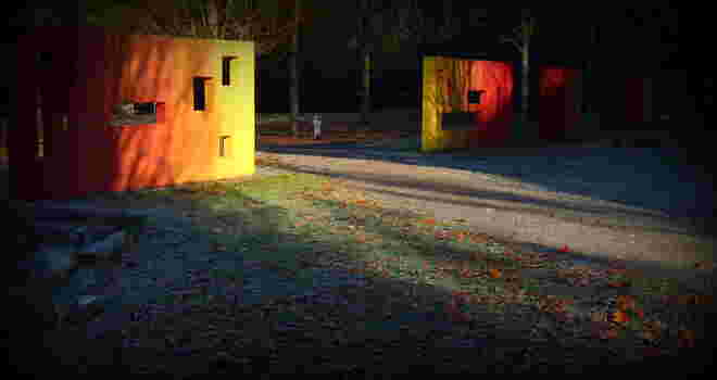 "DIE KUNST WIRFT IHRE SCHATTEN"
