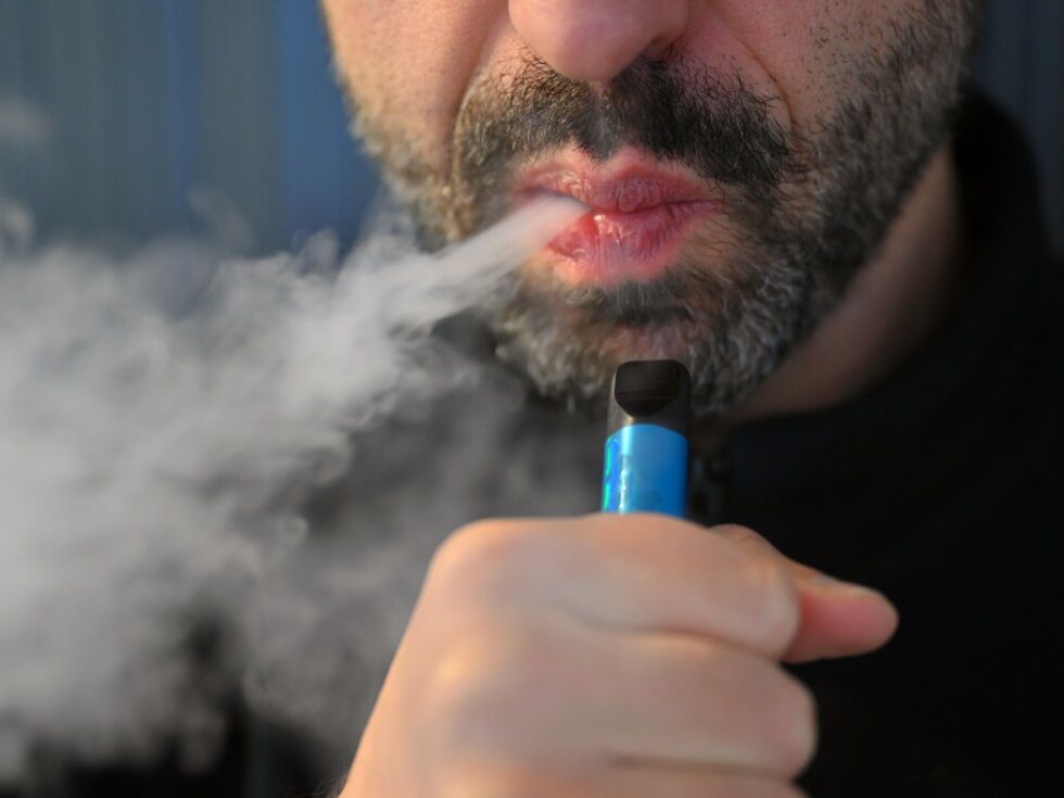 Na Dunaju razprava o prepovedi e-cigaret za enkratno uporabo razvnela nasprotujoče si odzive