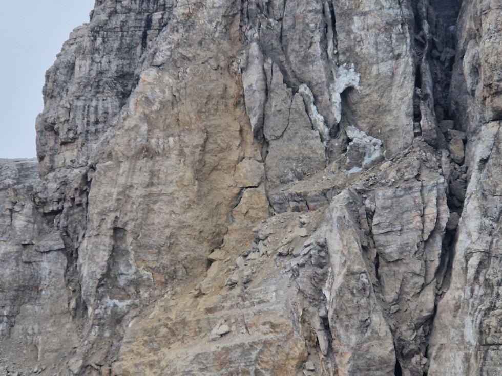 Dolomiten-Wanderwege nach Felssturz gesperrt: 100 Menschen in Sicherheit gebracht