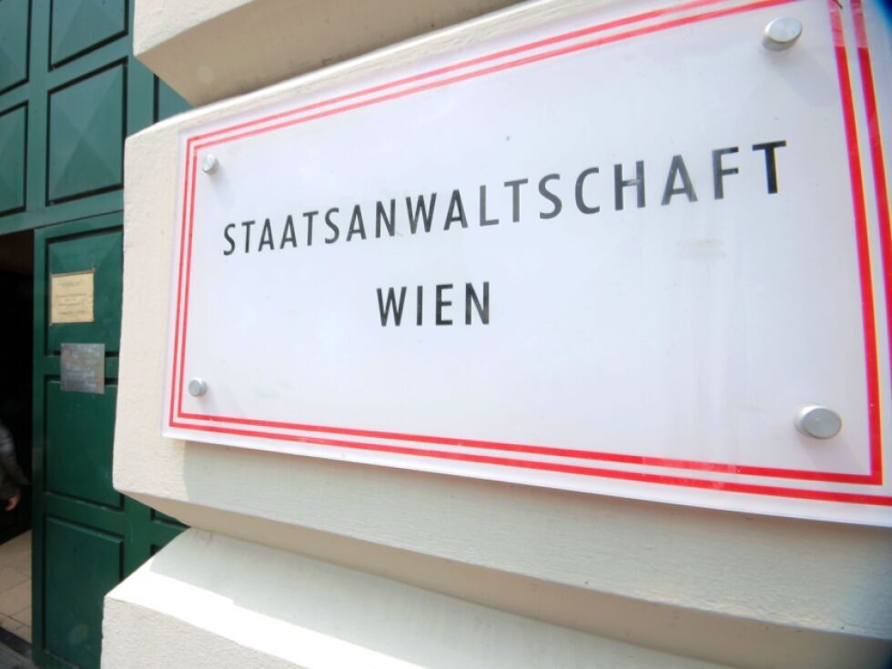 Uslužbenec DSN priznal zlorabo položaja v Avstriji