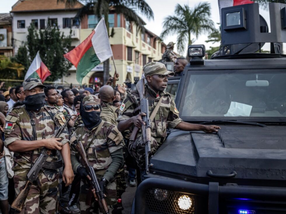 Erste Soldaten schließen sich Protesten in Madagaskar an