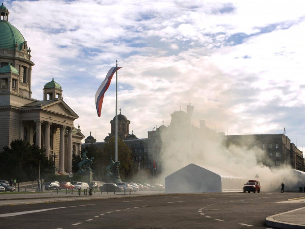 Explosion vor Serbiens Parlament