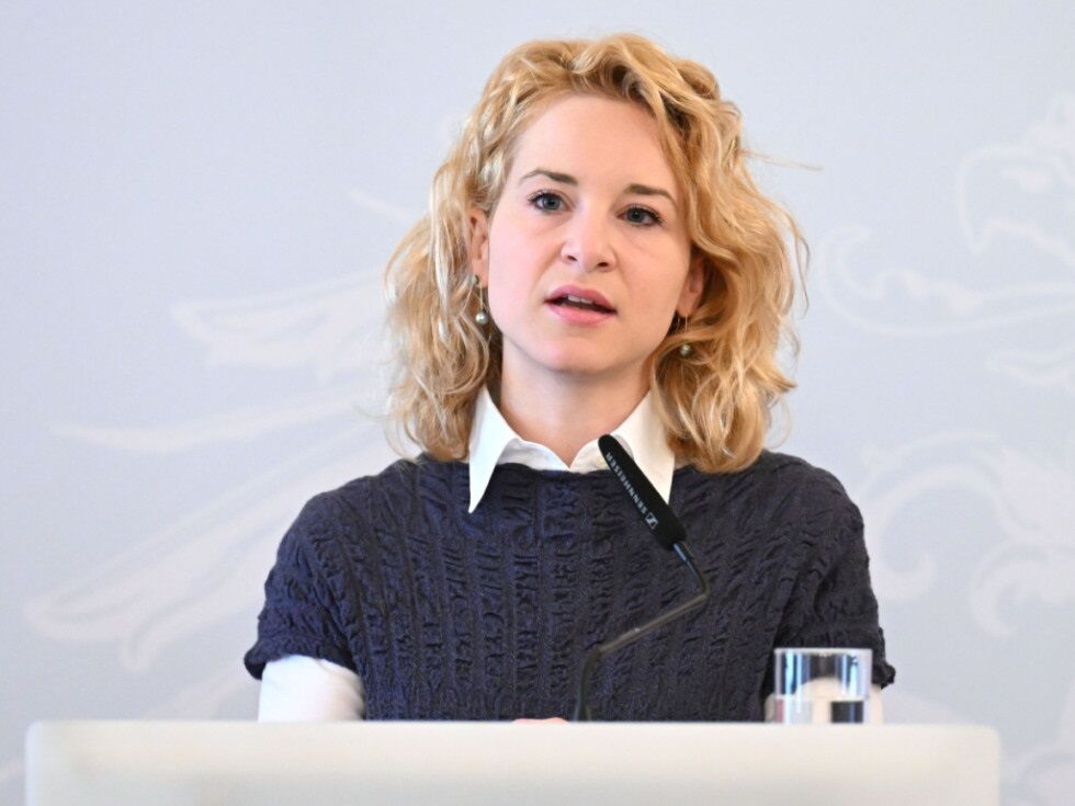 Avstrijska ministrica za znanost omogoča večjo avtonomijo pri razporejanju študijskih mest na visokošolskih zavodih