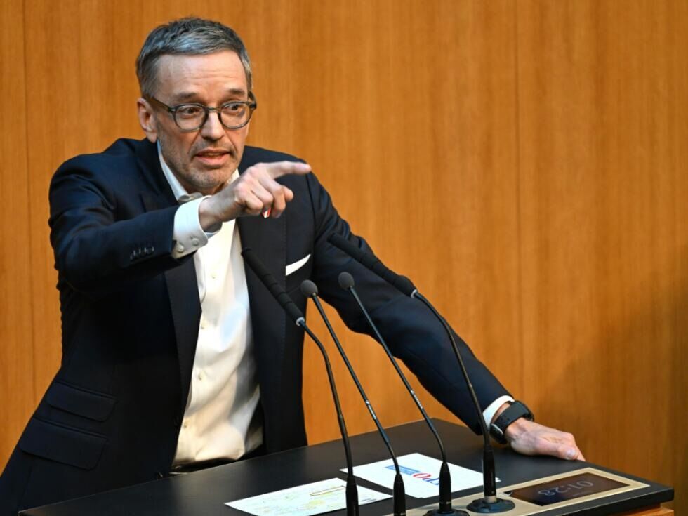 FPÖ napoveduje vladi "vročo politično jesen"