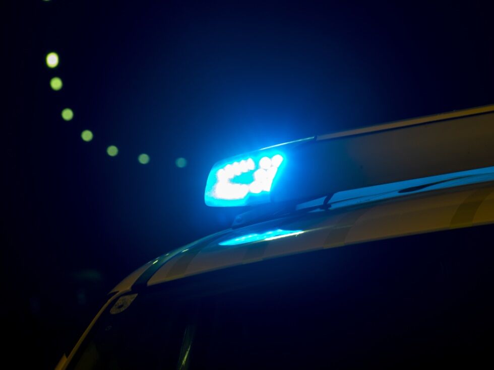 Frau stürzt zwischen Bahnsteig und Zug: schwer verletzt