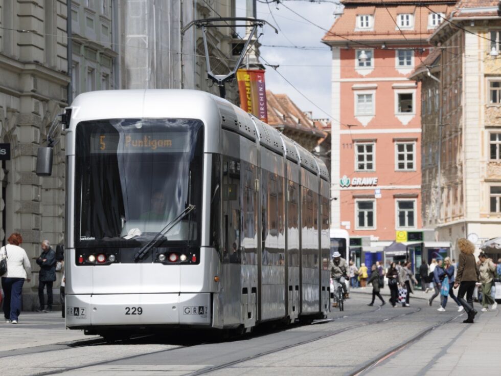 Fußgänger in Graz von Straßenbahn erfasst und verletzt