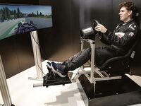 Futuristisches Gesellenstück am Werkschulheim: Ein Halleiner bringt wortwörtlich Bewegung in den Rennsimulator