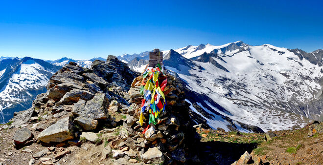 Gebetsfahnen auf Larmkogelscharte