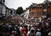 Gegenprotest in England: Tausende stellen sich gegen Rechts