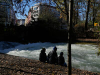 Münchens Eisbachwelle ist weg - Warum sie das Herzstück einer Szene ist, erklärt ein Salzburger Surfer
