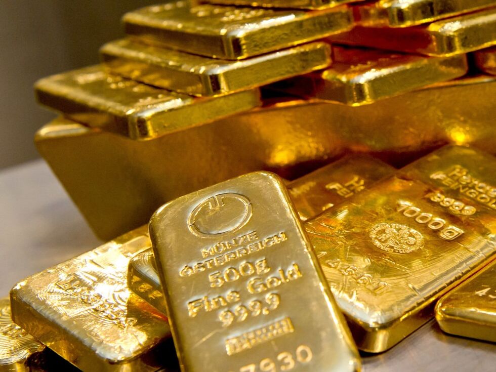 Cena zlata dosegla rekordno vrednost blizu 4000 dolarjev za unčo