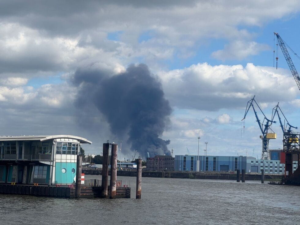Großbrand im Hafen in Hamburg