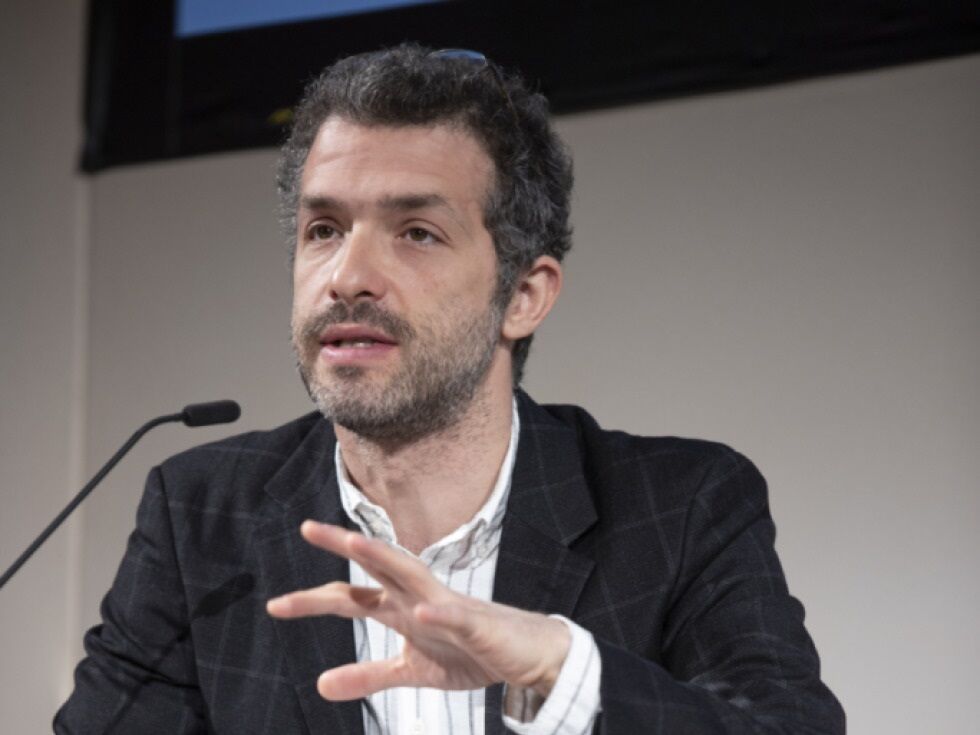 Tobias Kratzer začenja novo dobo v Hamburški državni operi s predstavo »3 dni budni«