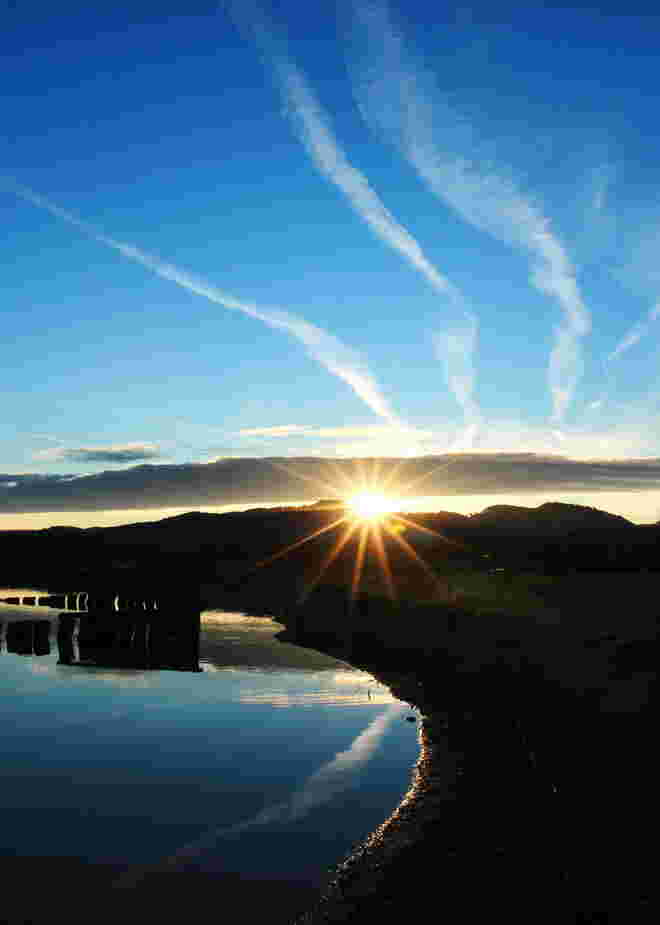 Strahlender Sonnenaufgang am Wallersee
