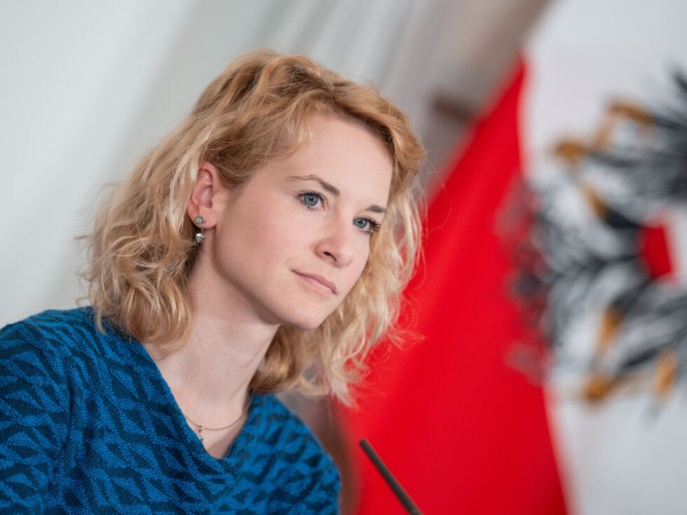 Ministrica Holzleitner predlaga "solidarnostni prispevek" za diplomante medicine v Avstriji