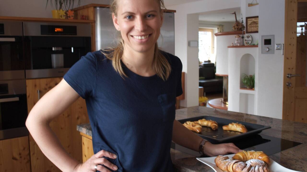Christina Bauer in ihrer Küche am Bramlhof. Sie baut in Tamsweg groß aus. 
